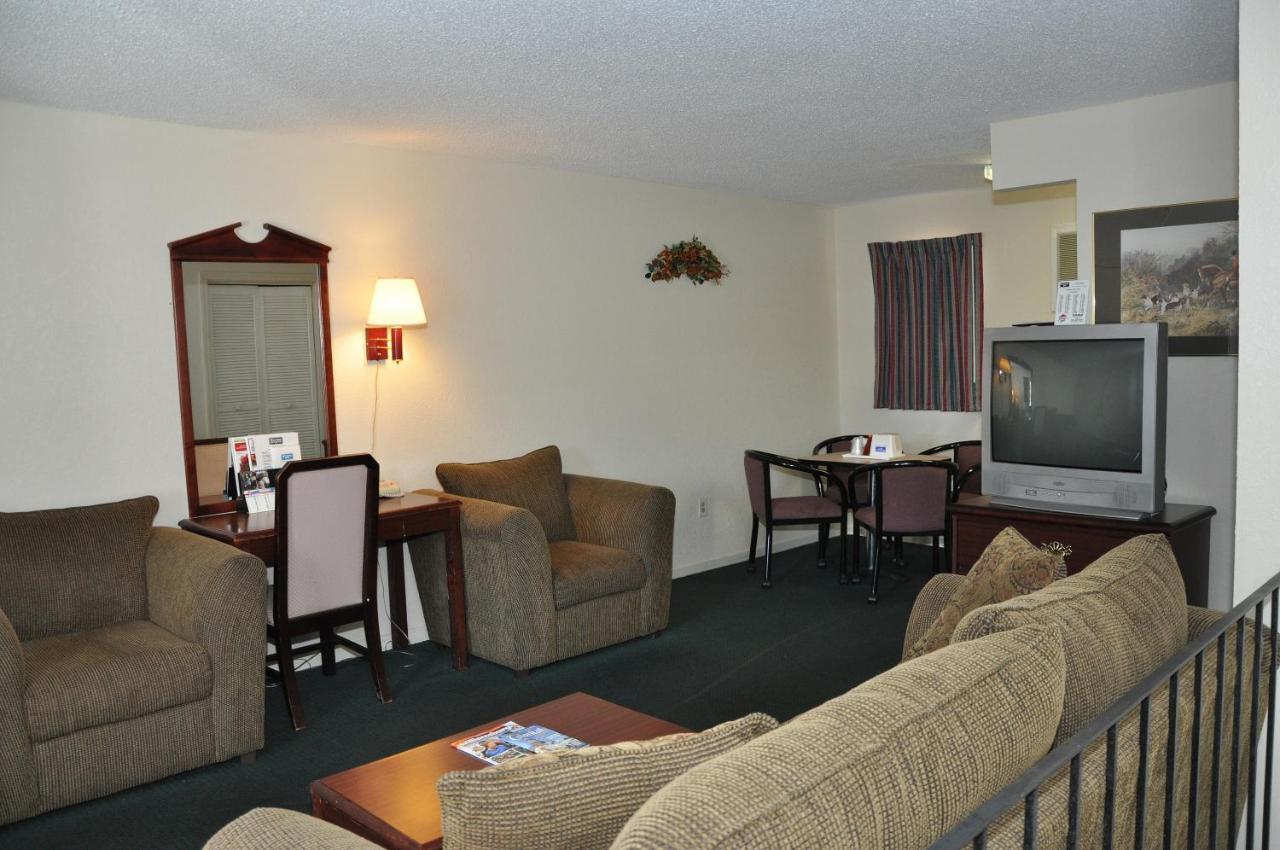 Merrimac Inn & Suites Williamsburg Exterior foto